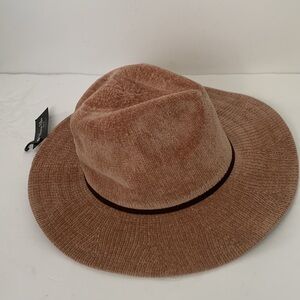 Marcus Adler camel hat